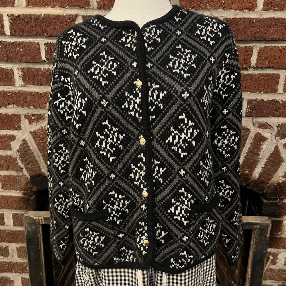 VINTAGE black/white patterned cardigan sweater